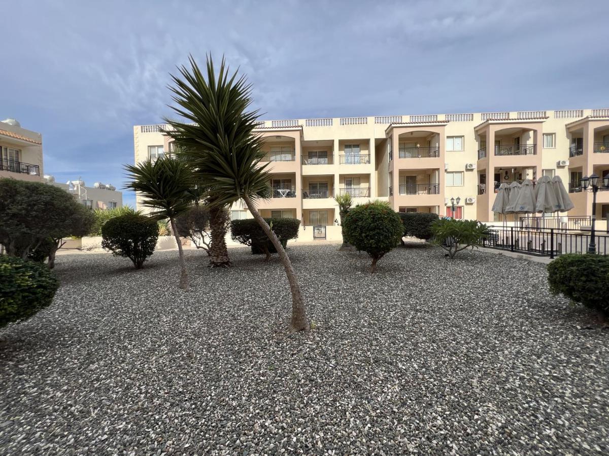 Royal-Seacrest Paphos-Center Vip Apartment Exterior photo