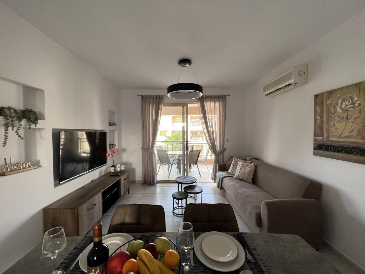 Royal-Seacrest Paphos-Center Vip Apartment Exterior photo